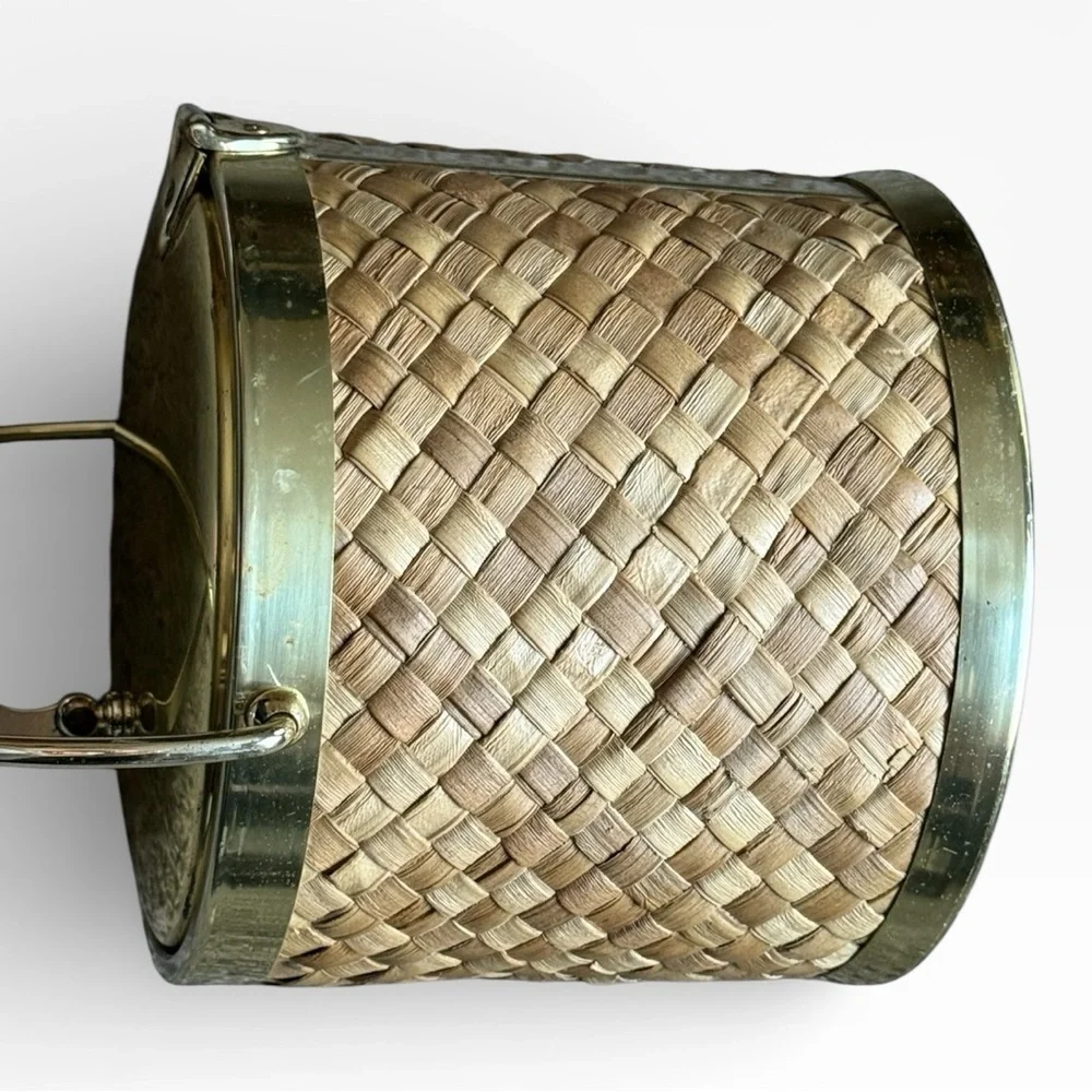 Kraftware features woven